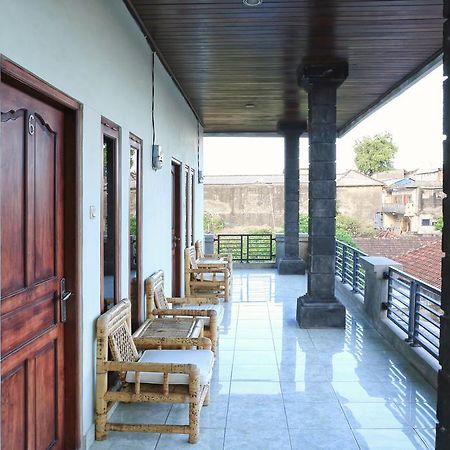 Отель Reddoorz @ Mataram Kuta 3 Экстерьер фото
